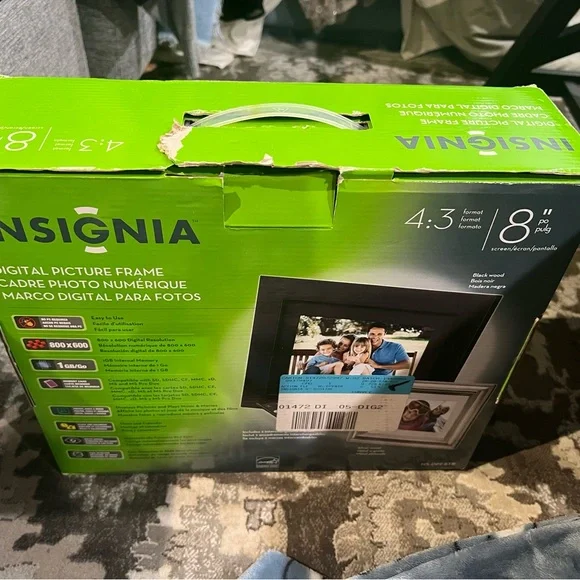 Insignia Digital Photo Frame 8” 4:3 Format New In BoxDigital picture frame